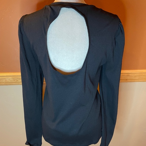 GAP Black Ribbed Top - Picture 4 of 10